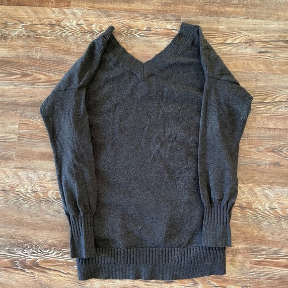 Victoria’s secret sweater - Picture 3 of 4